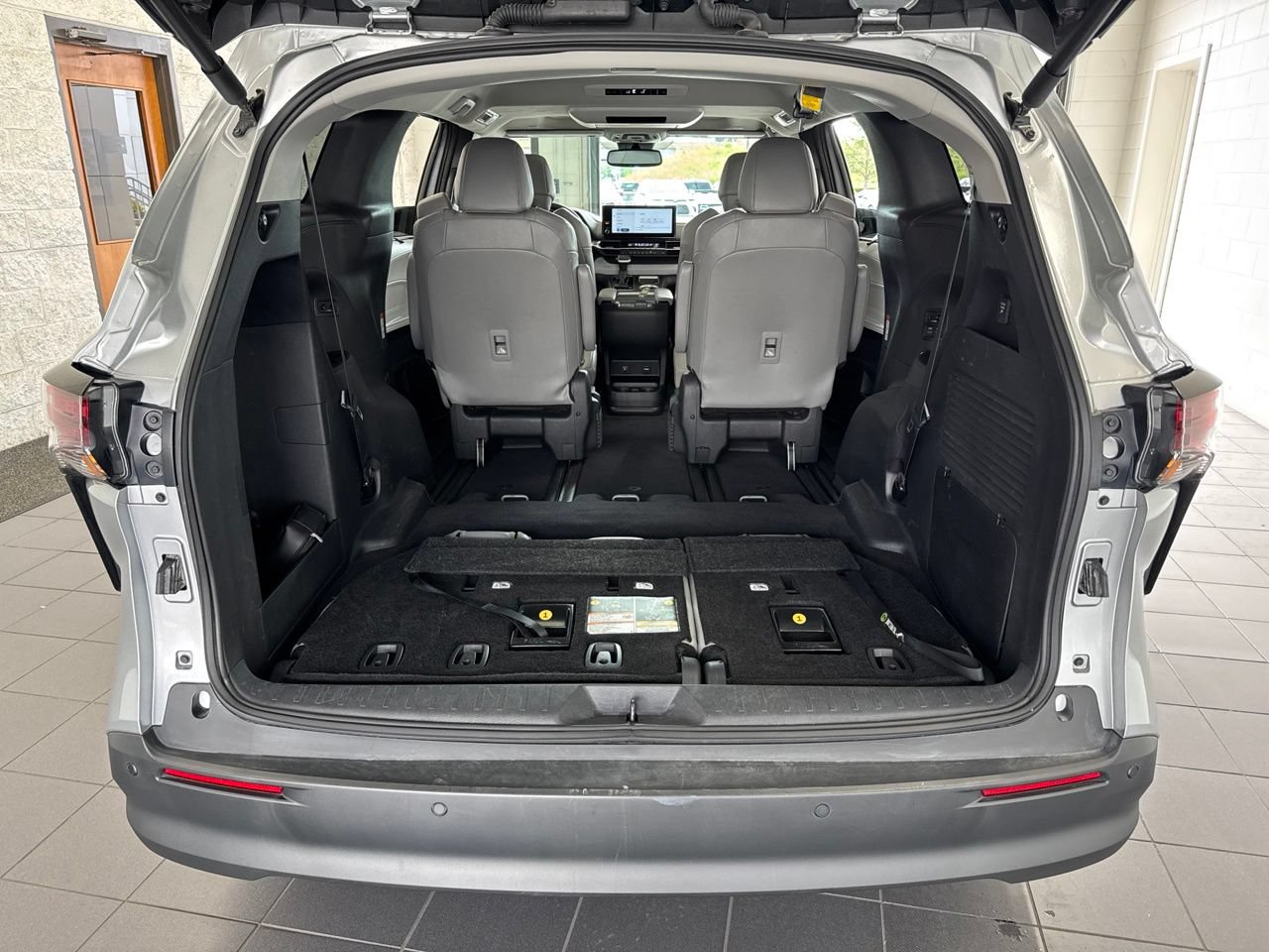 Certified 2025 Toyota Sienna XLE w/ XLE Plus Package AWD/4WD image 9