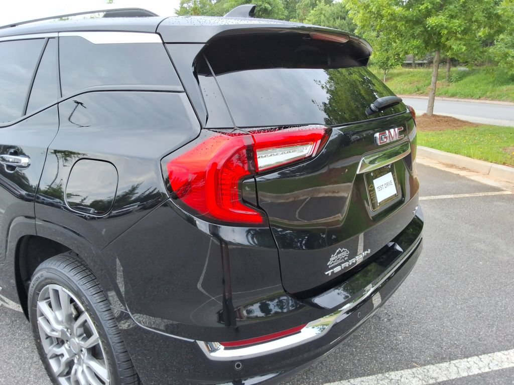 Certified 2024 GMC Terrain Denali w/ Denali Premium Package AWD/4WD image 13