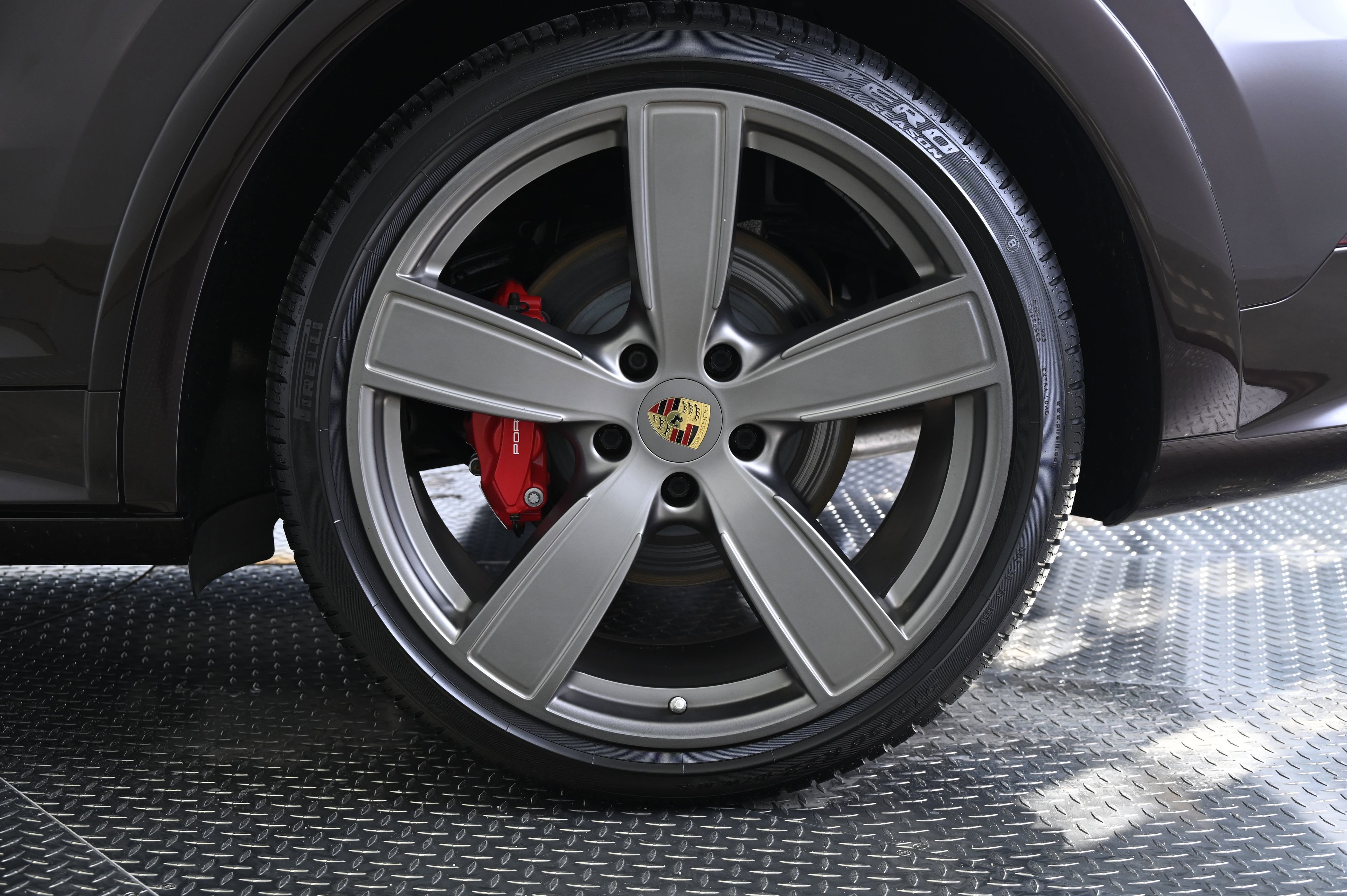 Used 2022 Porsche Cayenne GTS image 12