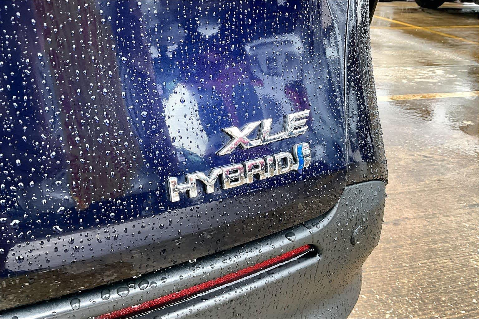 Certified 2024 Toyota Sienna XLE FWD image 10