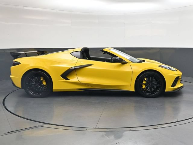 Used 2025 Chevrolet Corvette Stingray Premium Cpe w/ Z51 Performance Package RWD image 3