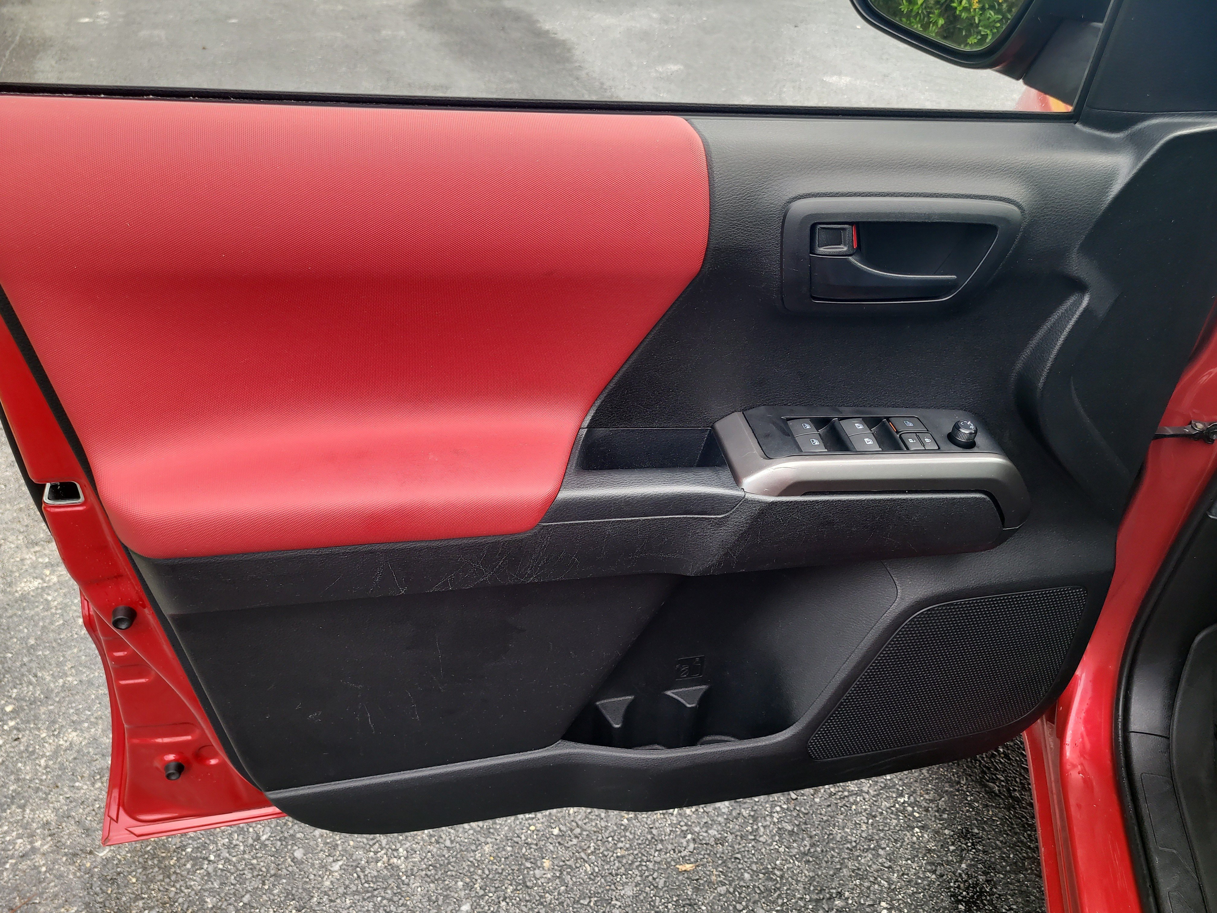 Certified 2023 Toyota Tacoma SR5 AWD/4WD image 17