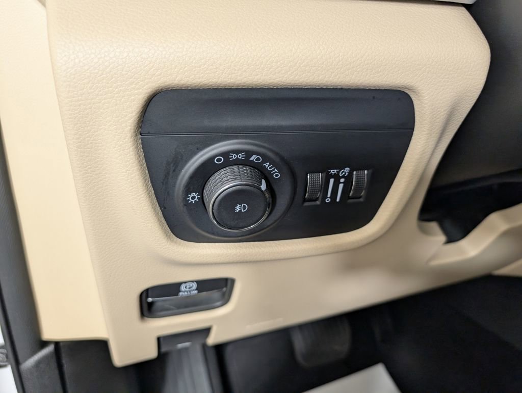 Certified 2024 Jeep Grand Cherokee Limited image 19