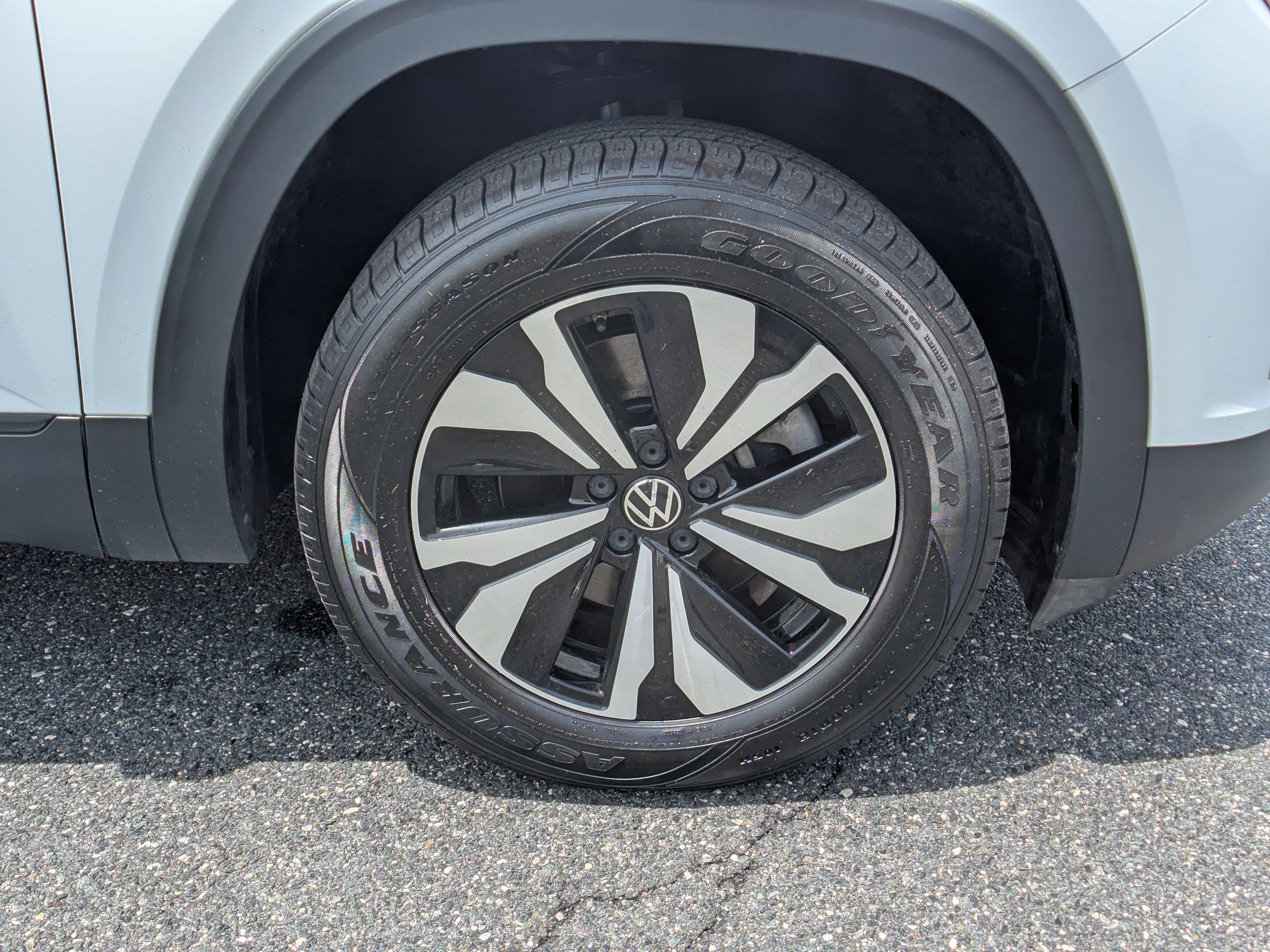 Used 2024 Volkswagen Atlas SE AWD/4WD image 11