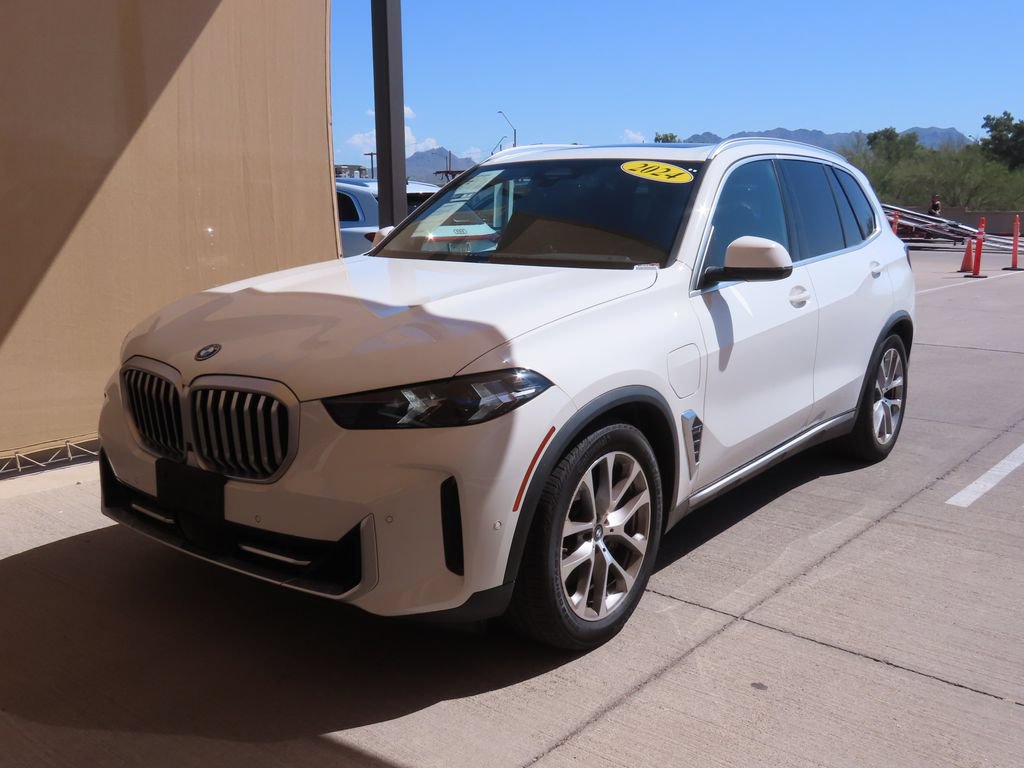 Used 2024 BMW X5 xDrive50e w/ Parking Assistance Package AWD/4WD image 2