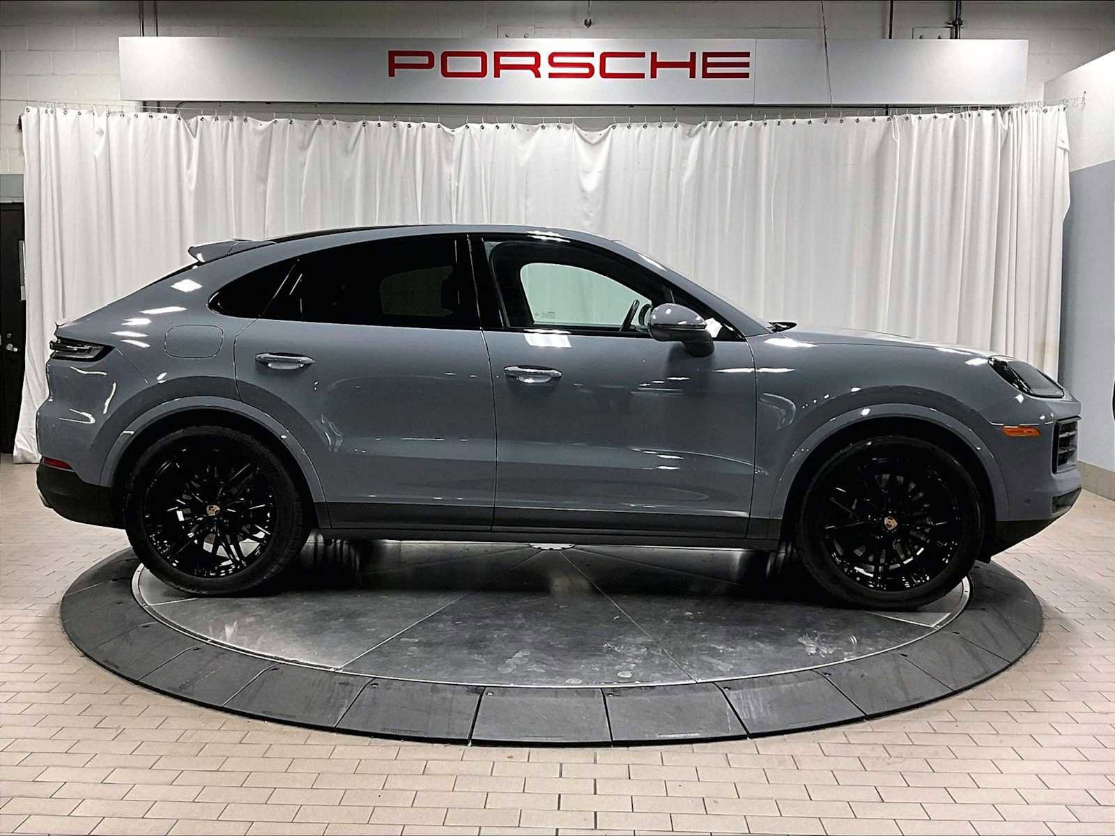 Used 2025 Porsche Cayenne Coupe image 11