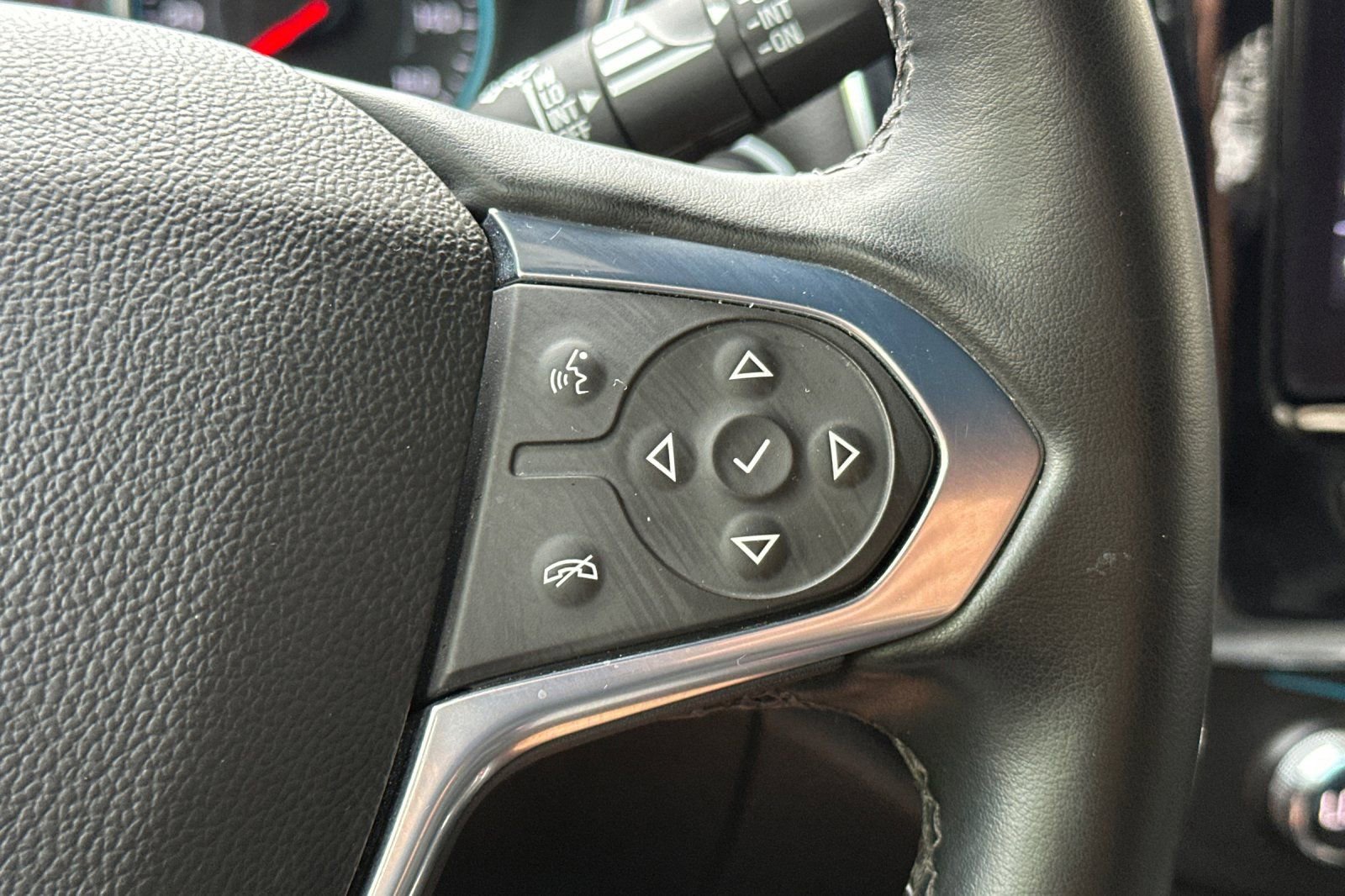 Used 2023 Chevrolet Traverse LT image 37