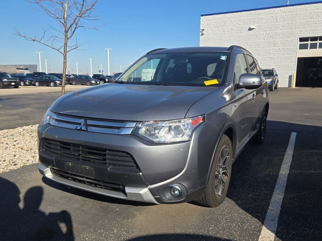 Used 2015 Mitsubishi Outlander GT AWD/4WD image 2