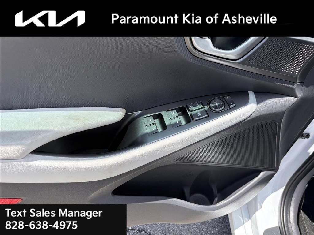 Used 2022 Hyundai Ioniq SE FWD image 24