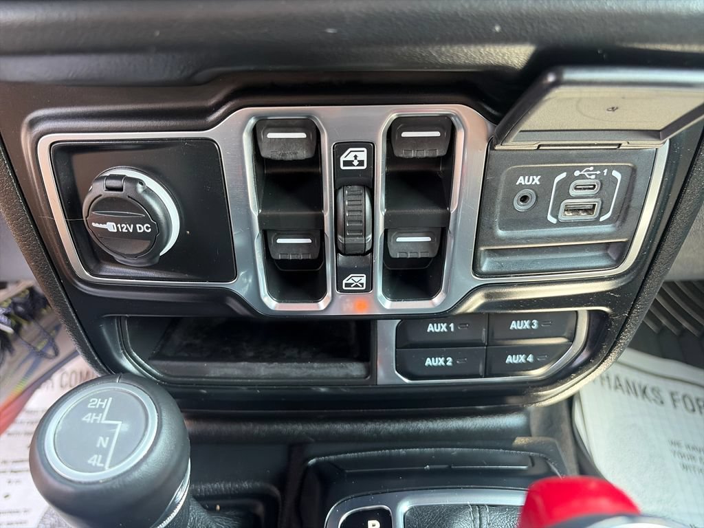 Used 2024 Jeep Wrangler Unlimited Sahara w/ Technology Group AWD/4WD image 36