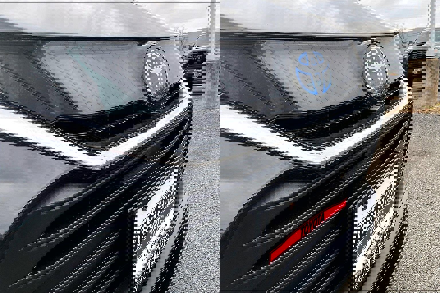 Used 2023 Toyota Venza LE image 27