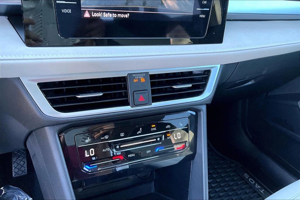 Certified 2025 Volkswagen Taos SE w/ Panoramic Sunroof Package image 16