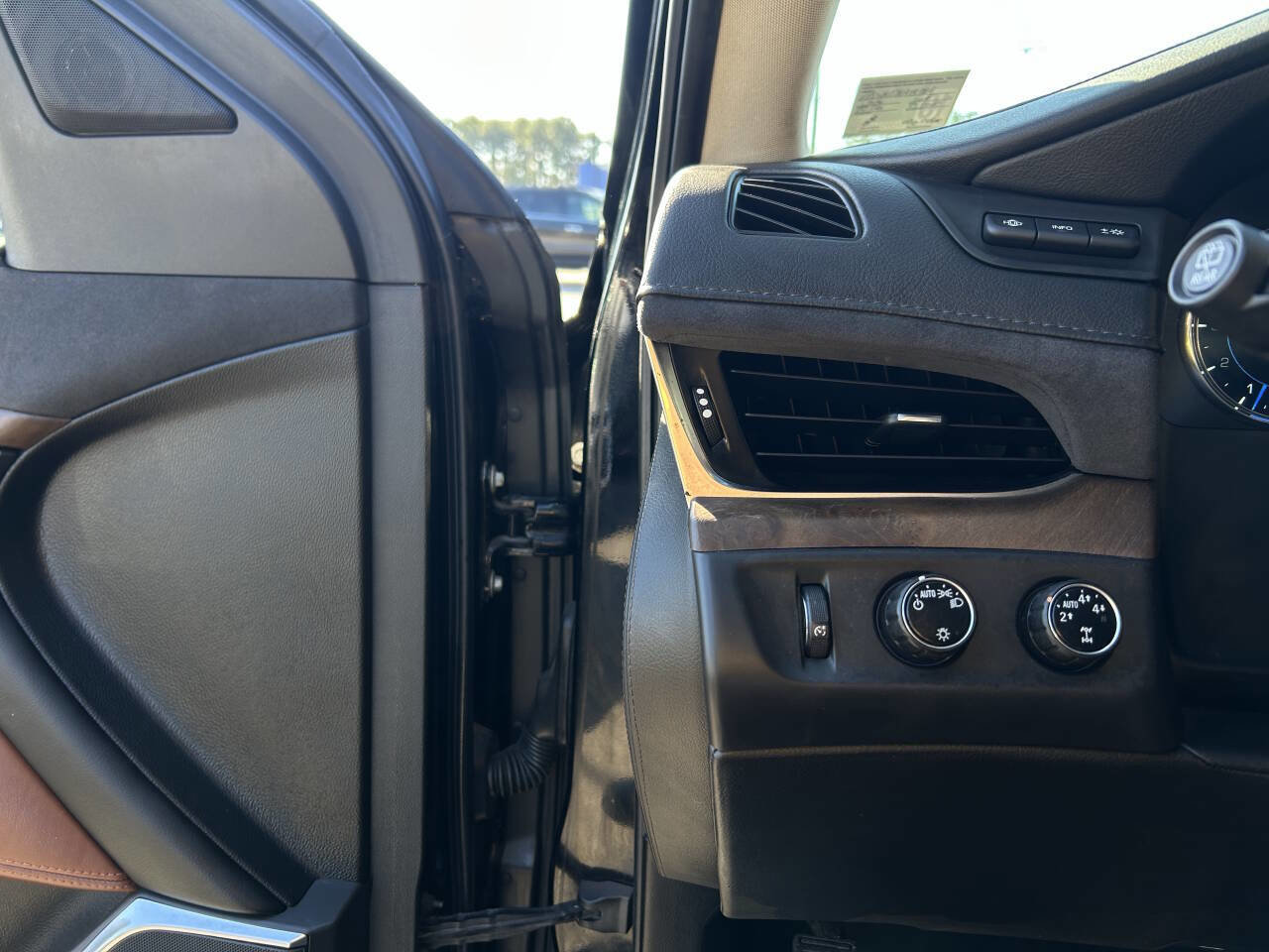 Used 2016 Cadillac Escalade Luxury image 13