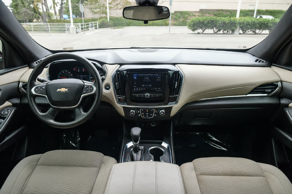 Used 2022 Chevrolet Traverse LS FWD image 14