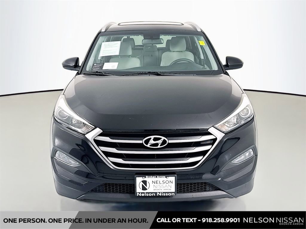 Used 2017 Hyundai Tucson SE AWD/4WD image 2