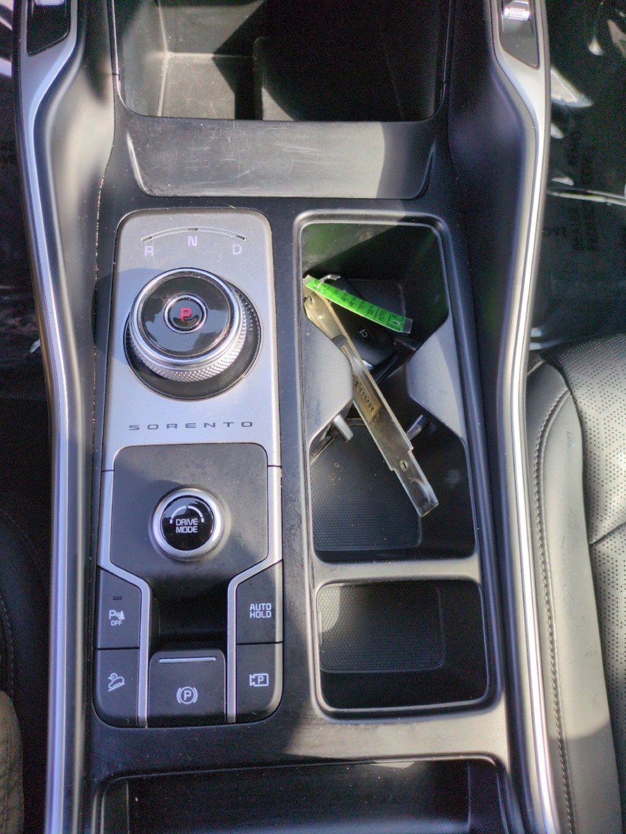 Used 2022 Kia Sorento S FWD image 28
