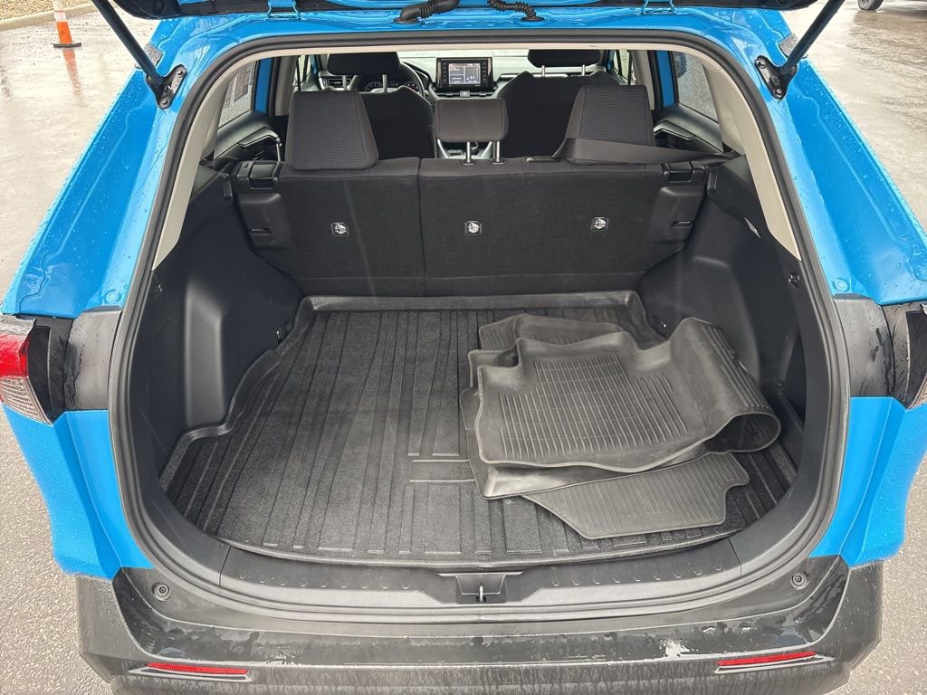 Used 2020 Toyota RAV4 LE image 23