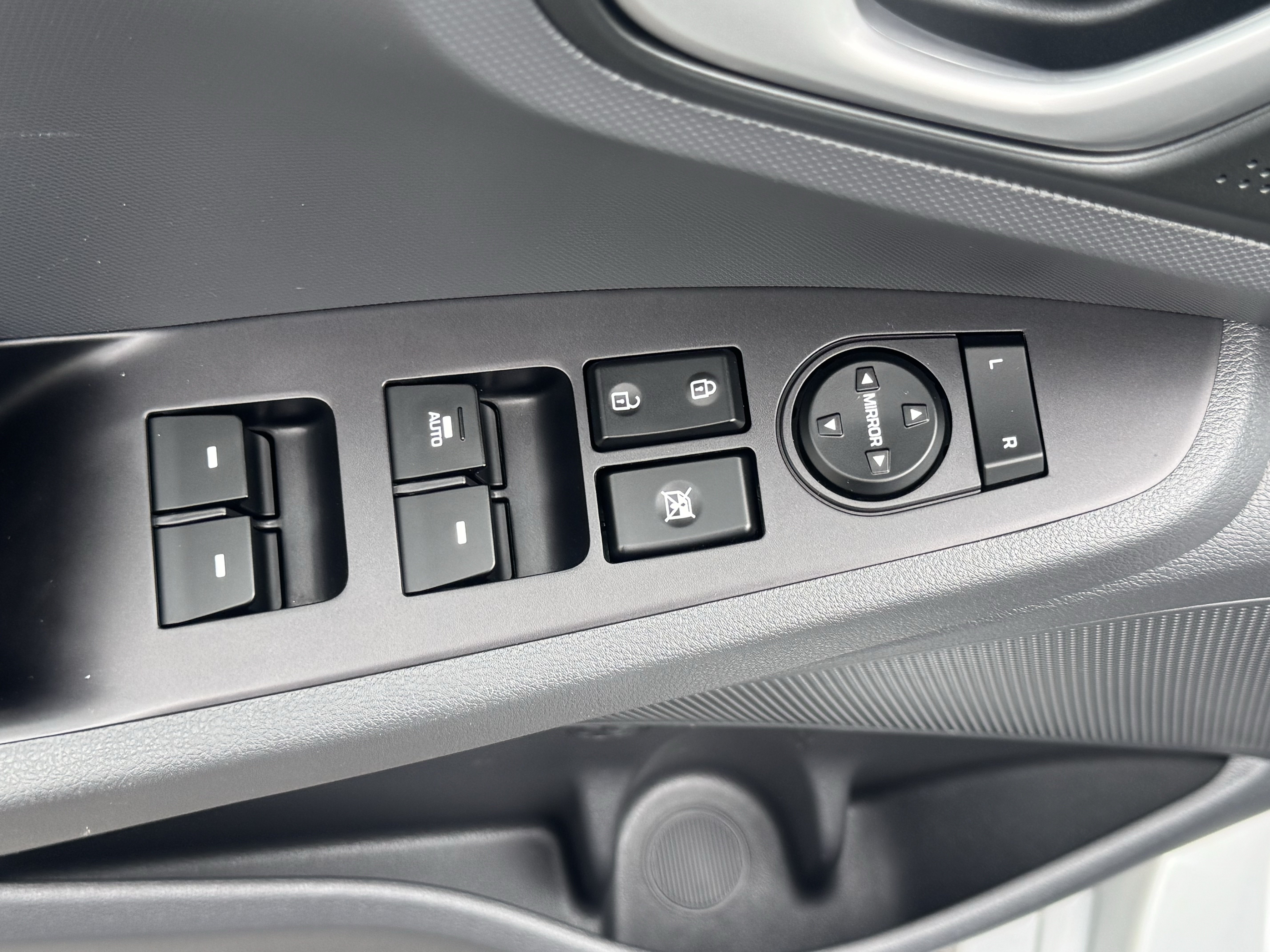 Used 2019 Hyundai Ioniq Plug-In Hybrid FWD image 16