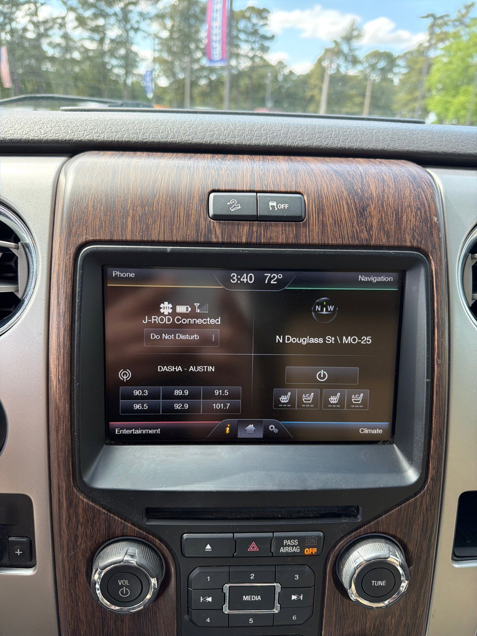 Used 2014 Ford F150 Lariat w/ Equipment Group 502A Luxury AWD/4WD image 20