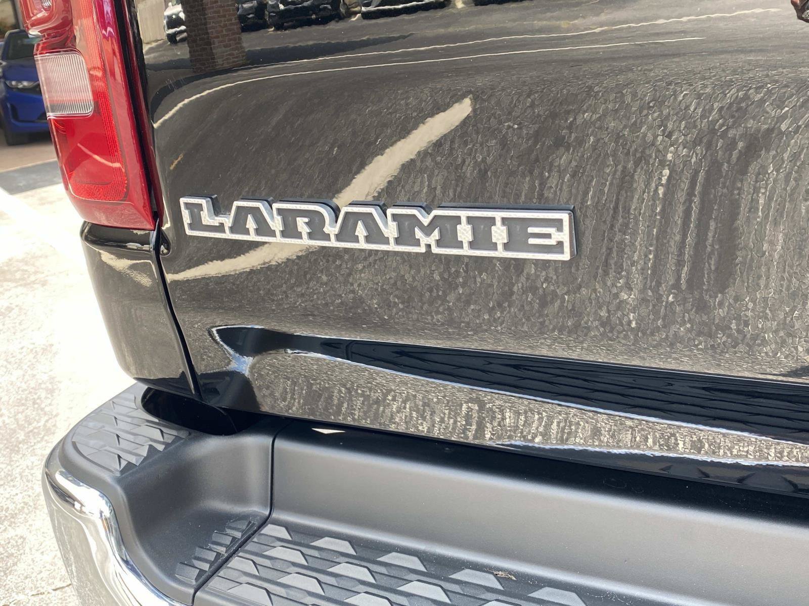 Used 2023 RAM 1500 Laramie AWD/4WD image 5