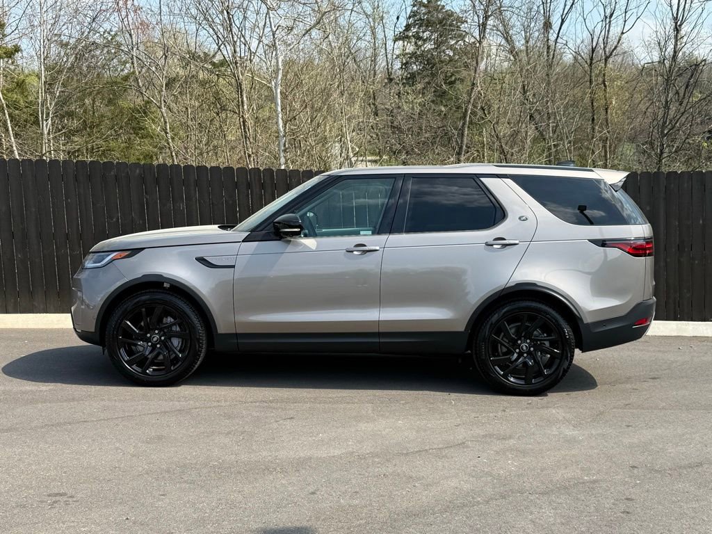 Certified 2025 Land Rover Discovery S image 2