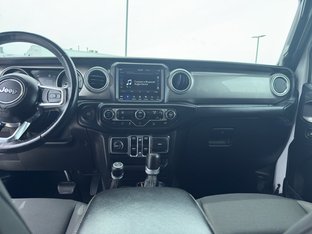 Used 2018 Jeep Wrangler Unlimited Sahara AWD/4WD image 27