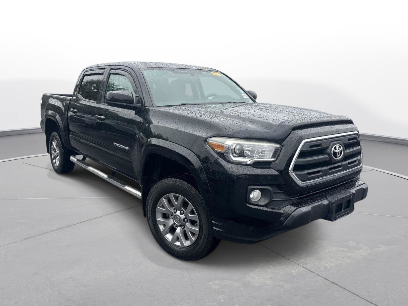 Used 2017 Toyota Tacoma SR5 w/ Tow Package RWD image 4