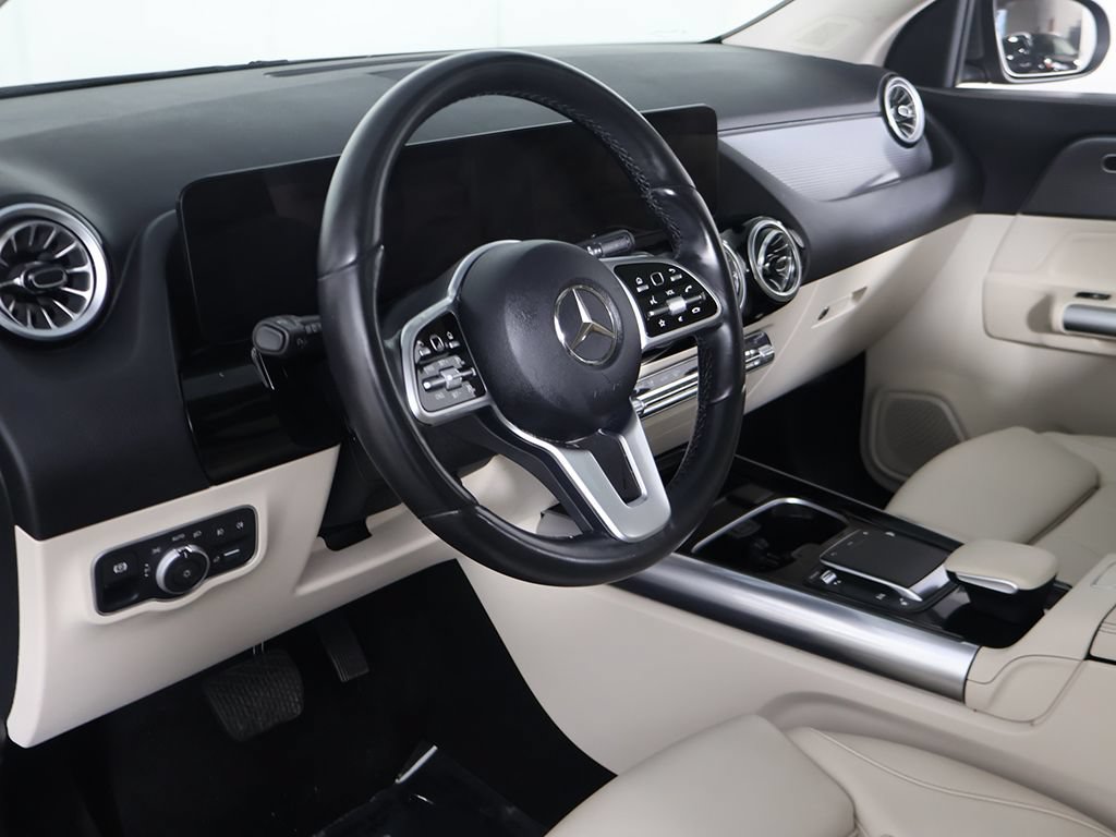 Used 2023 Mercedes-Benz GLA 250 4MATIC w/ Premium Package image 28