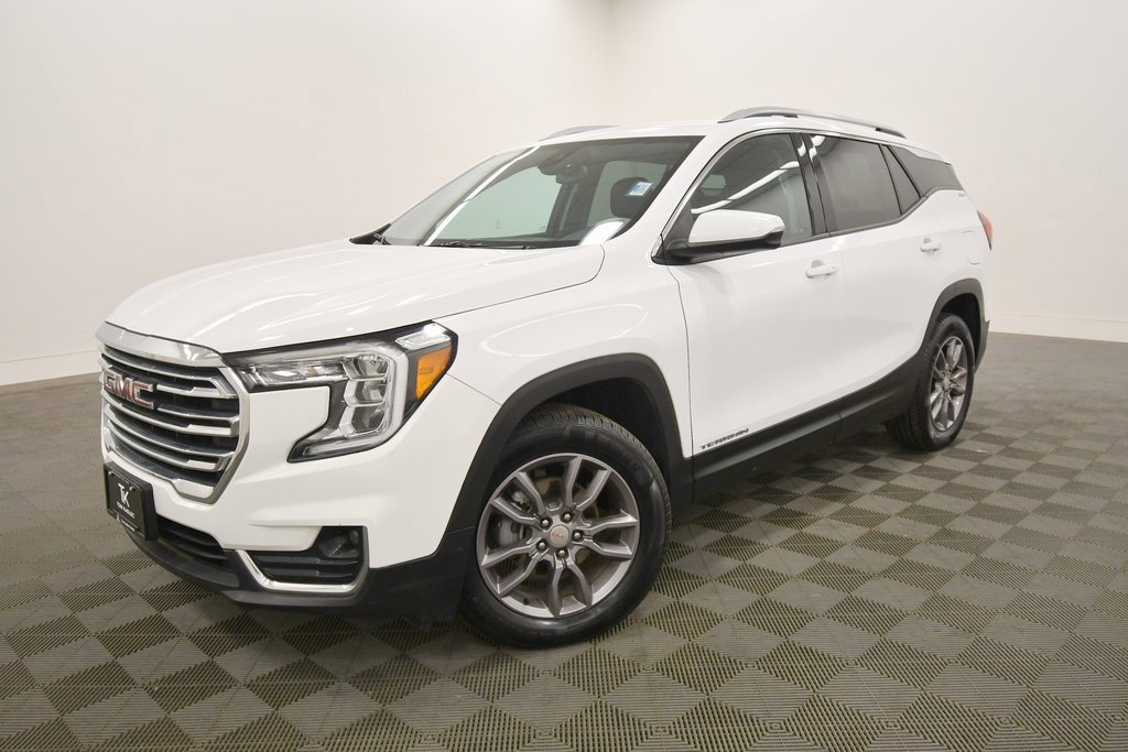 Used 2024 GMC Terrain SLT image 2