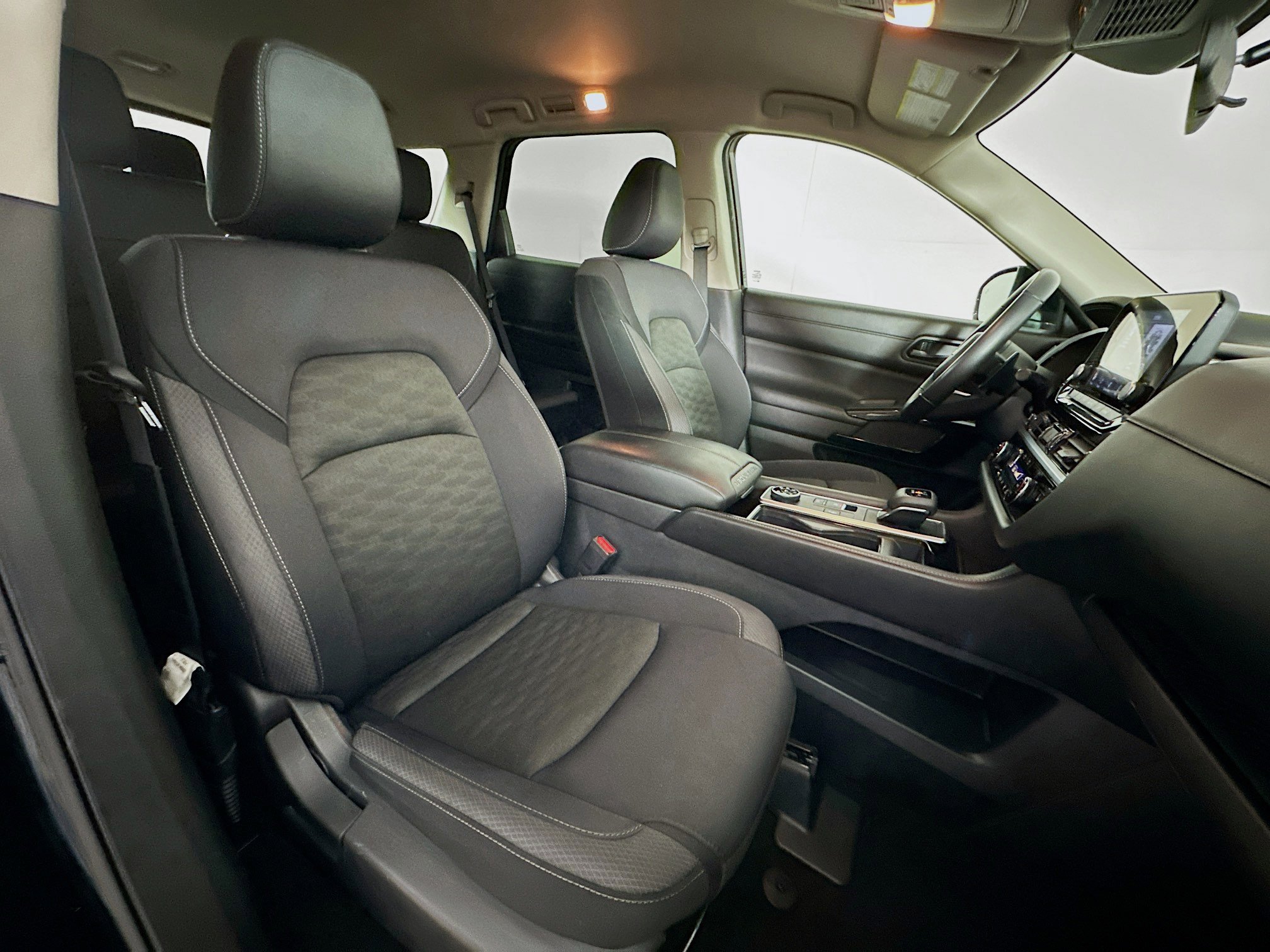 Used 2024 Nissan Pathfinder SV image 32