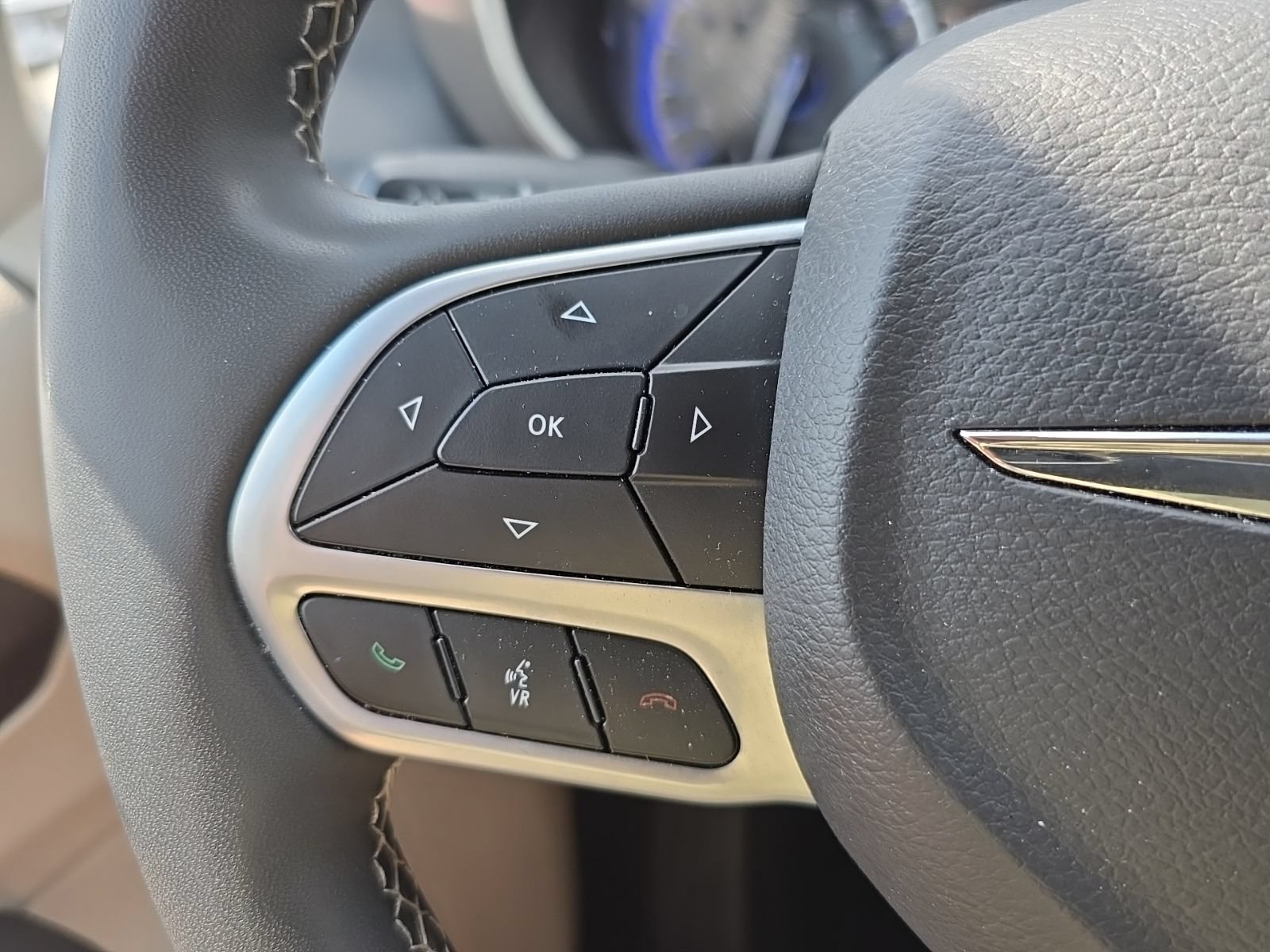 Used 2023 Chrysler Pacifica Touring-L FWD image 20