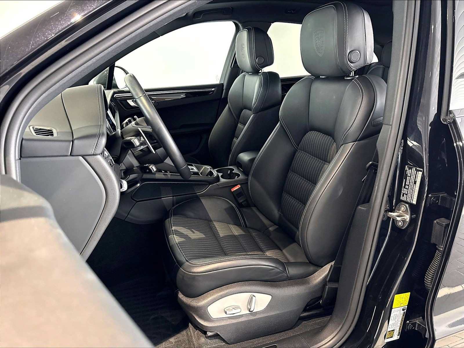 Used 2026 Porsche Macan Turbo AWD/4WD image 8