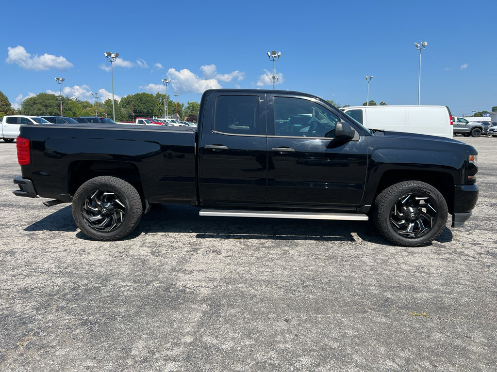 Used 2018 Chevrolet Silverado 1500 Custom w/ Custom Value Package AWD/4WD image 4