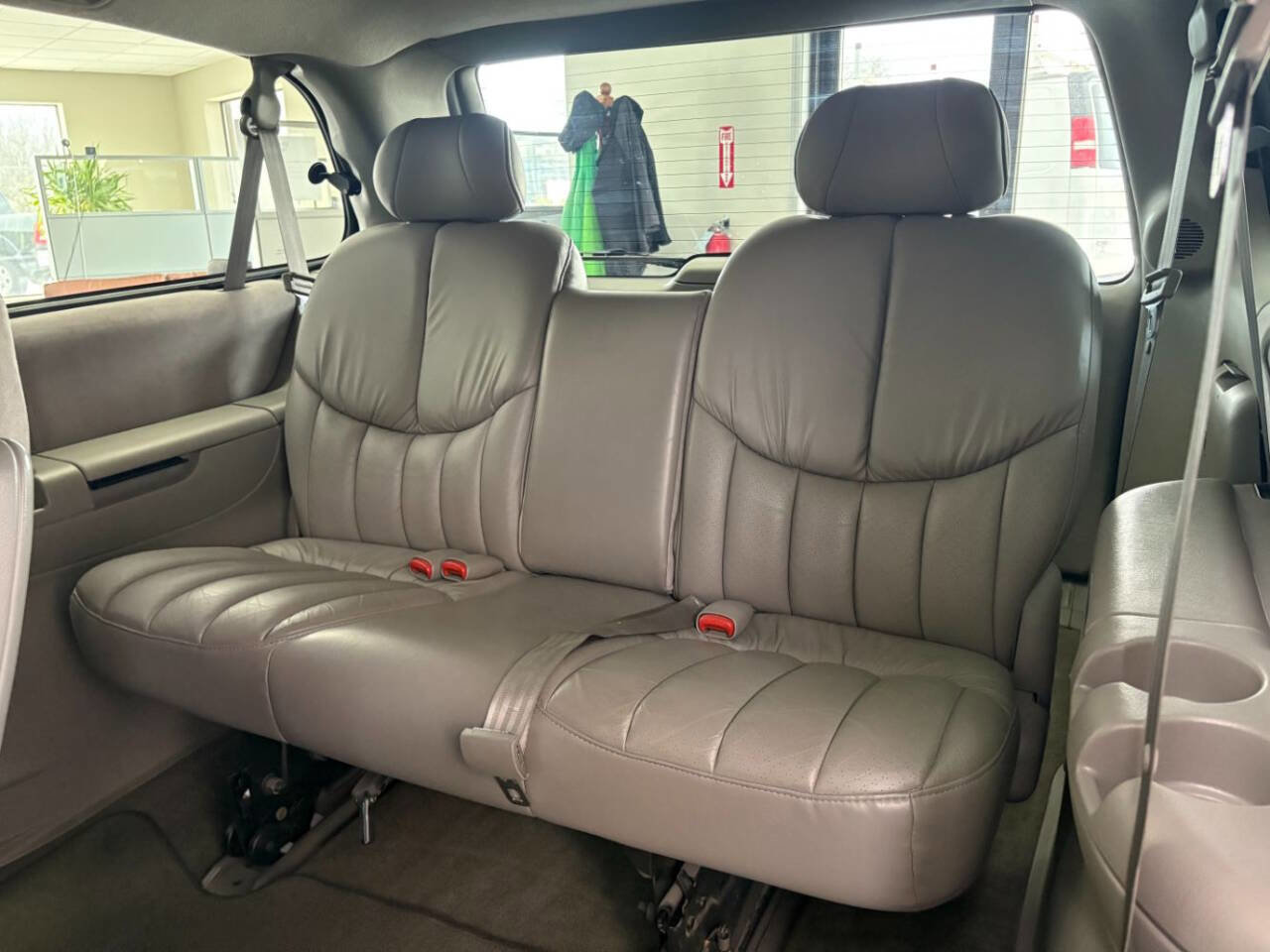 Used 2000 Chrysler Town & Country Limited image 25