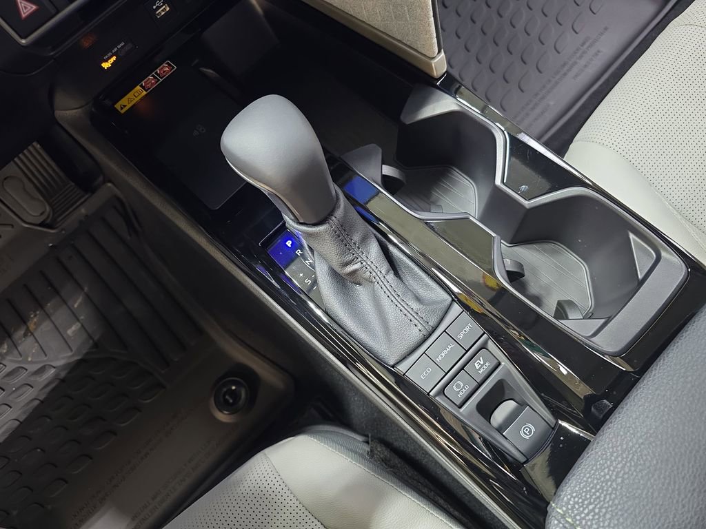 Used 2025 Toyota Camry XLE w/ Premium Plus Package image 25