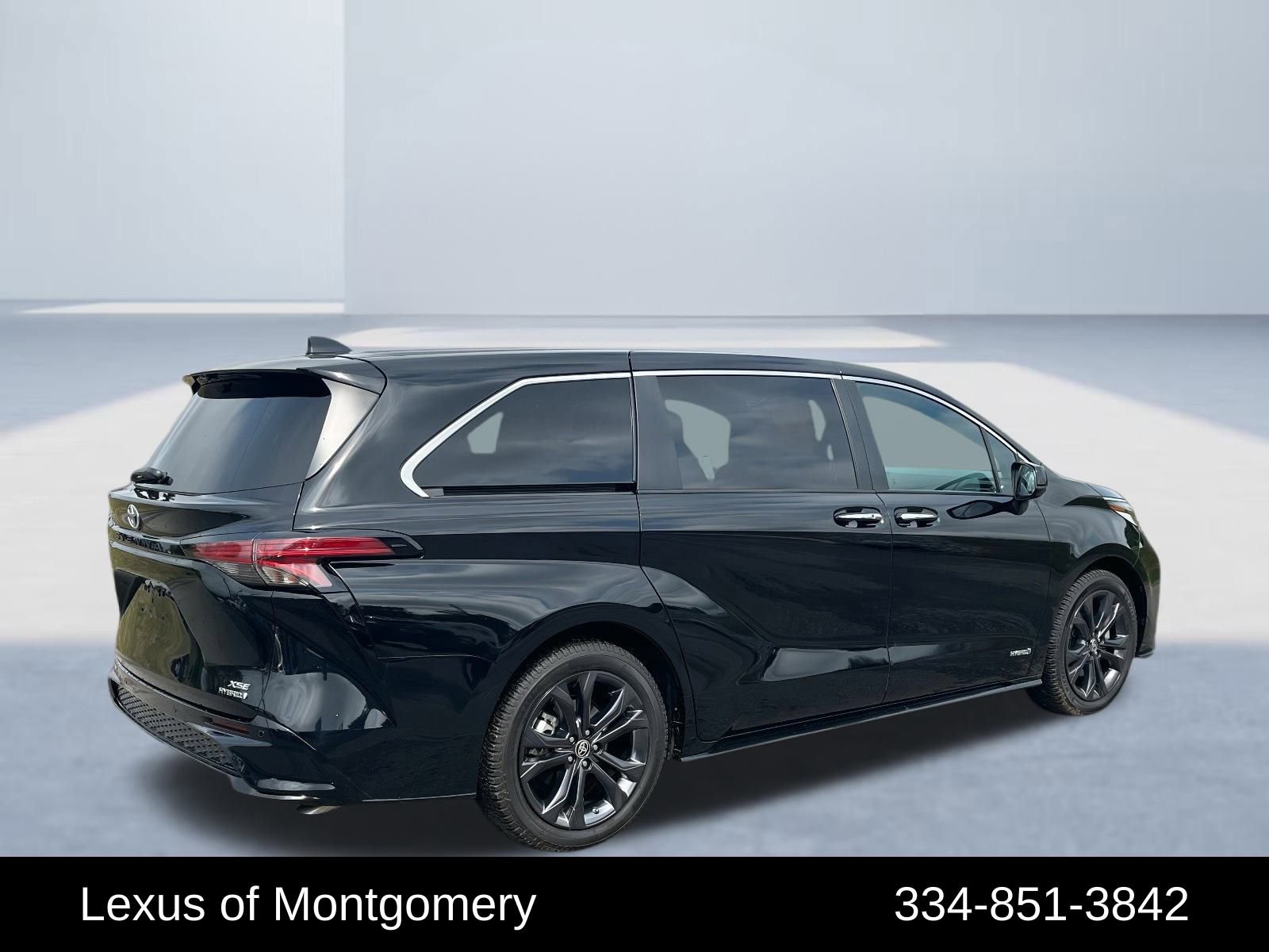 Used 2021 Toyota Sienna XSE image 3