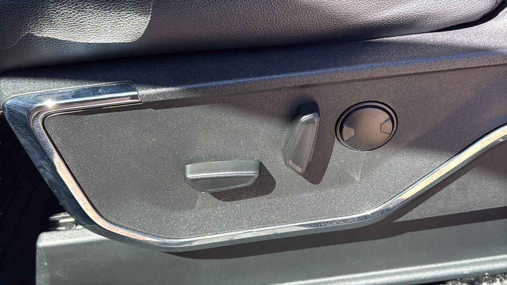 Used 2023 Ford F150 Lariat w/ Max Trailer Tow Package image 12