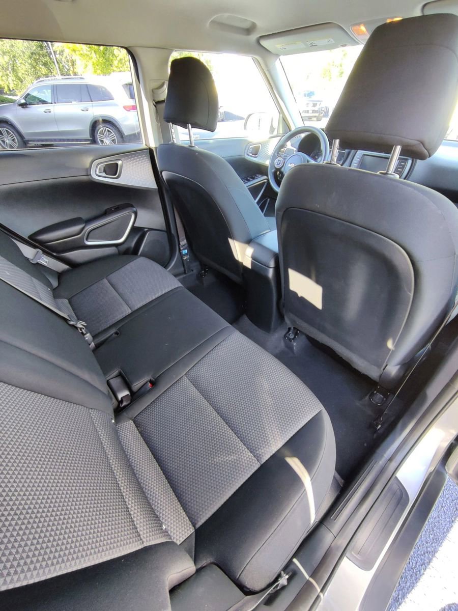 Used 2022 Kia Soul LX image 17