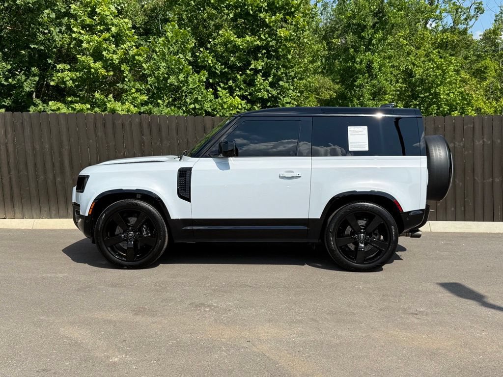 Used 2023 Land Rover Defender 90 V8 AWD/4WD image 2