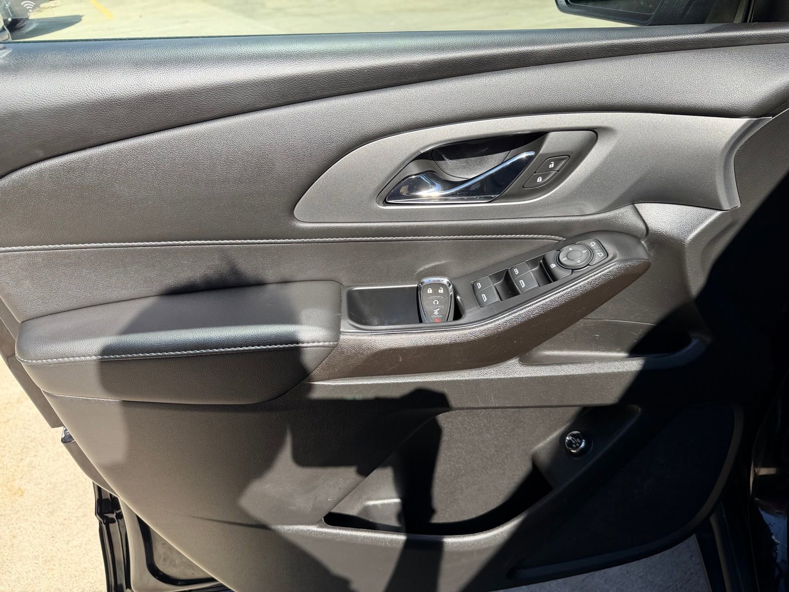 Used 2023 Chevrolet Traverse LT image 9