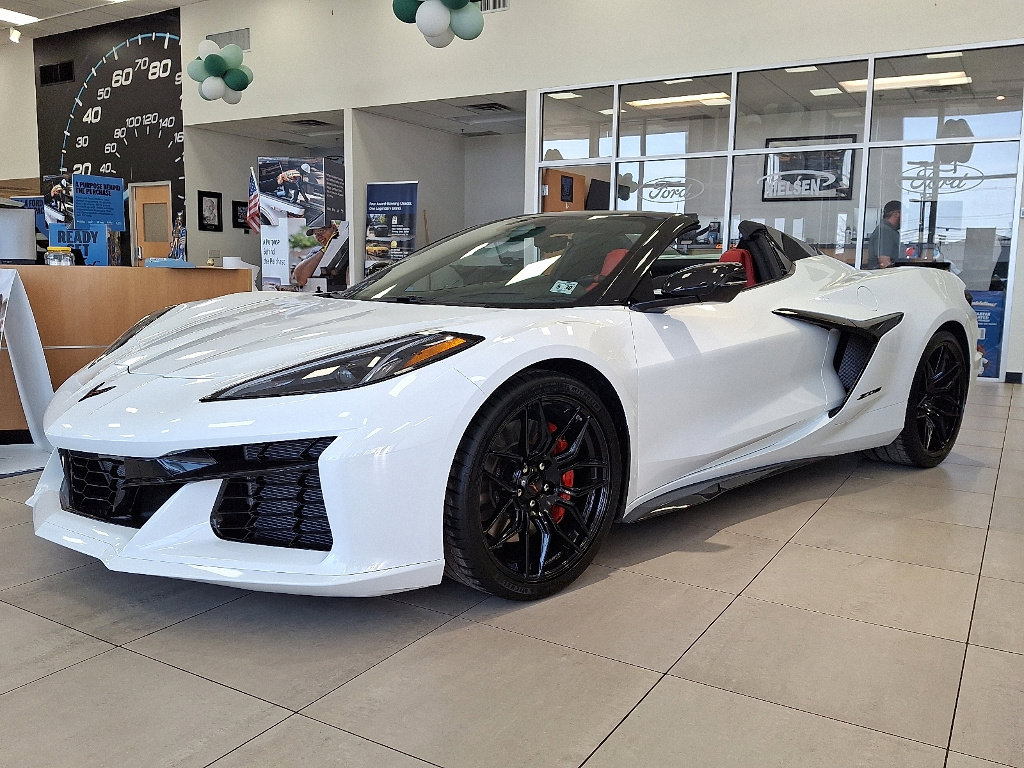 Used 2025 Chevrolet Corvette Z06 image 3