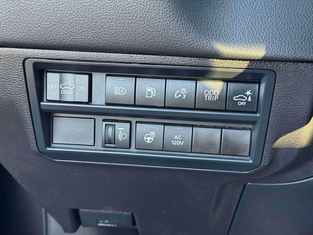 Used 2024 Toyota Tundra Limited image 17