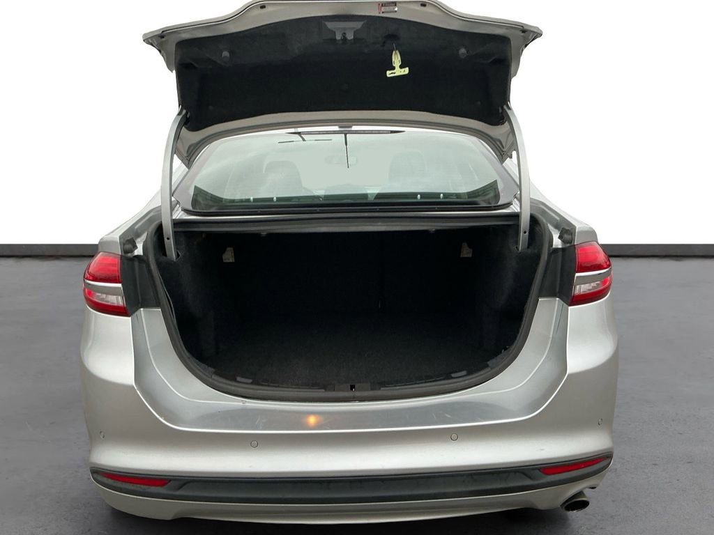 Used 2018 Ford Fusion SE w/ Fusion SE Technology Package image 24