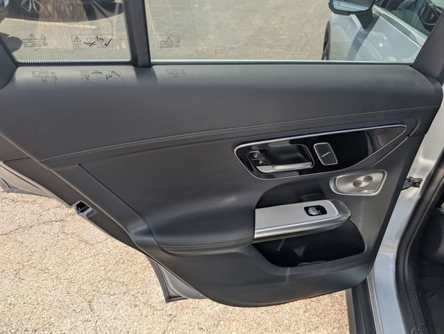 Used 2024 Mercedes-Benz GLC 300 4MATIC image 11