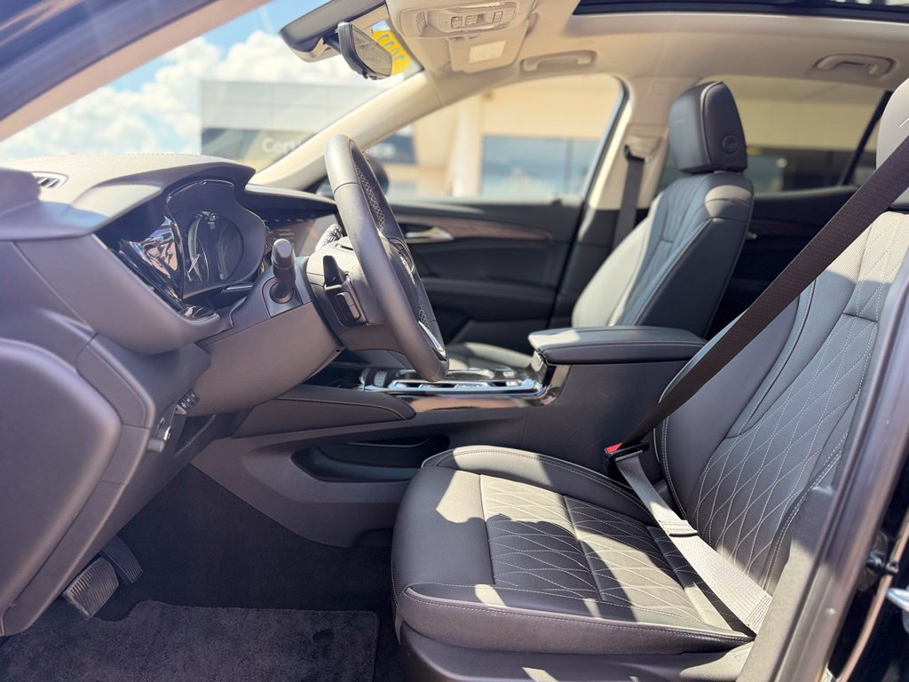 Used 2023 Buick Envision Avenir AWD/4WD image 9