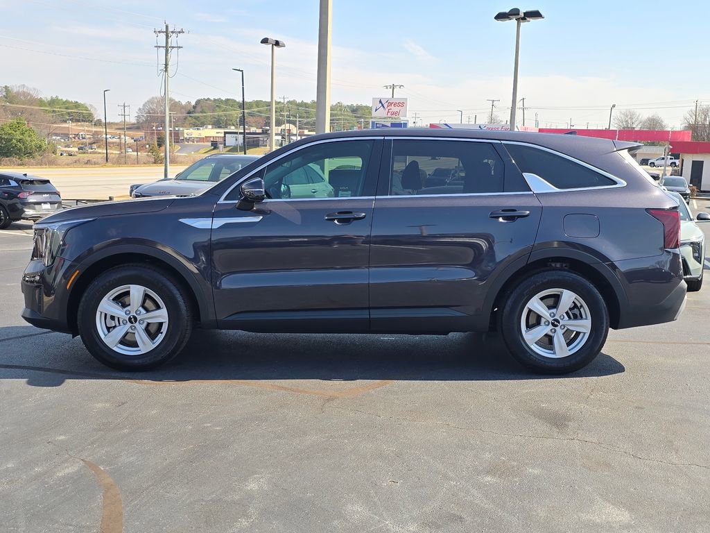 Certified 2025 Kia Sorento LX image 6