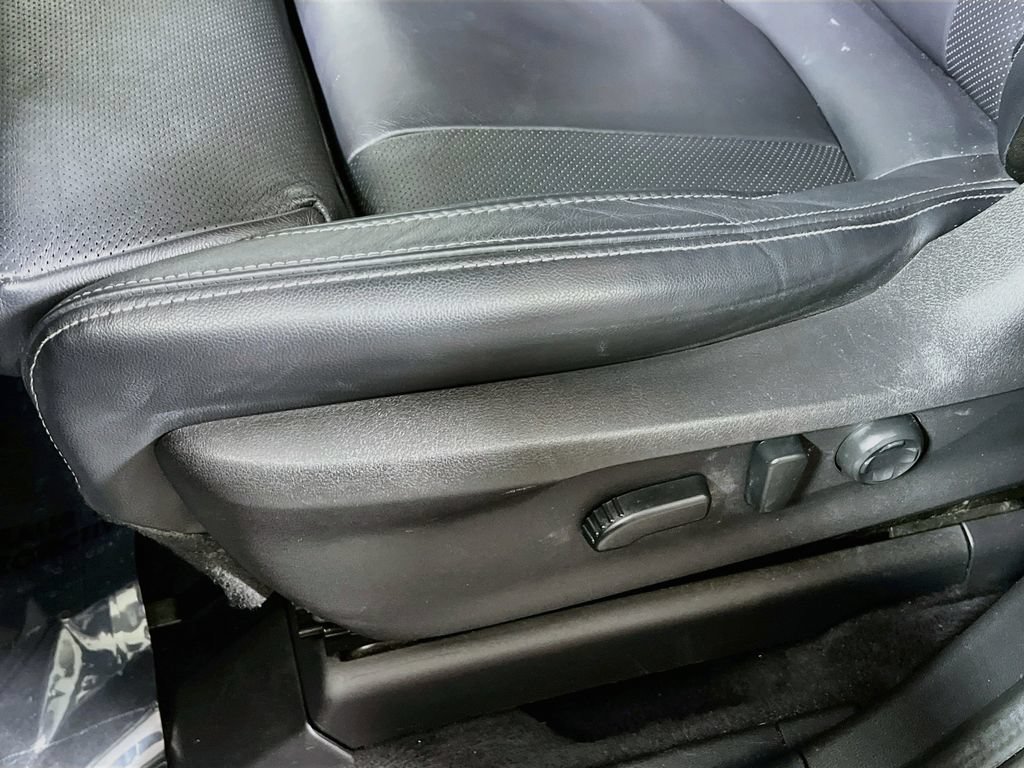 Used 2023 Subaru Ascent Limited w/ Technology Package AWD/4WD image 18