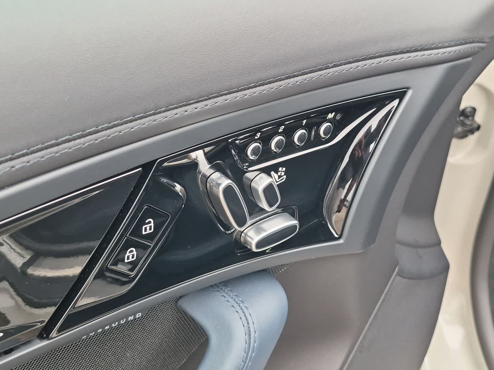 Used 2024 Jaguar F-TYPE R AWD/4WD image 17