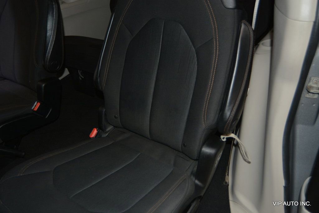 Used 2017 Chrysler Pacifica Touring image 22
