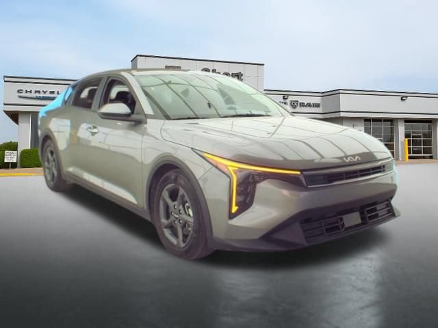 Used 2026 Kia K4 FWD image 3